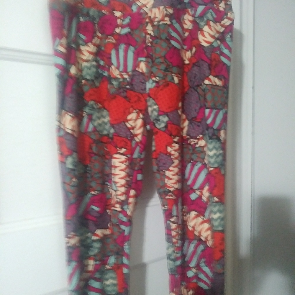 Os Lularoe New leggings fits up to a size 10. No t
